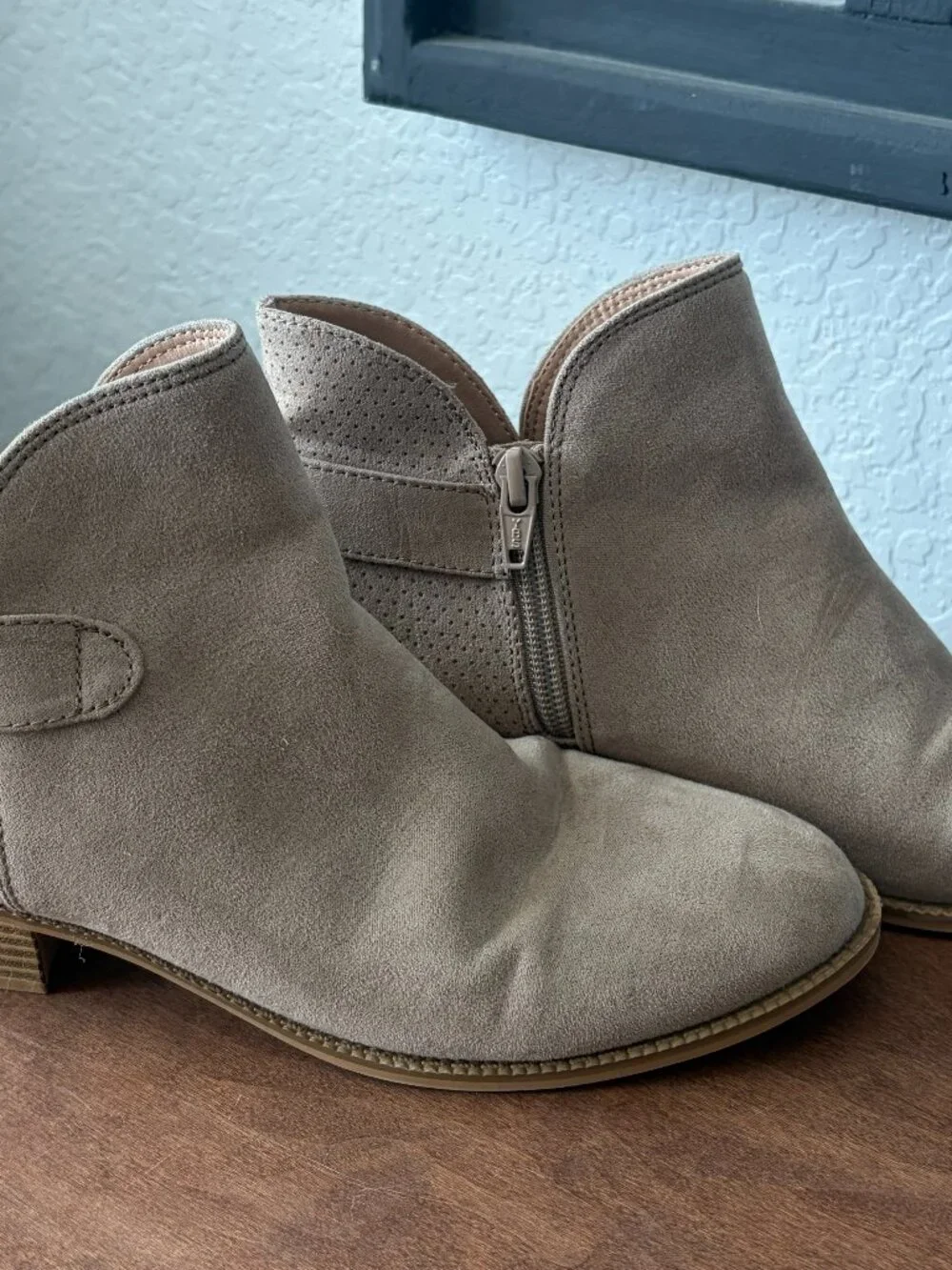 Justice Girls Size 7 Taupe Faux Suede Ankle Booties Side Zip Buckle Boots.  (CT)